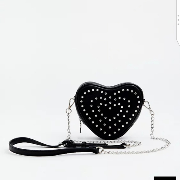 Betsey Johnson Handbags - 🆕🖤BETSEY JOHNSON FAUX LEATHER STUDDED HEART BAG